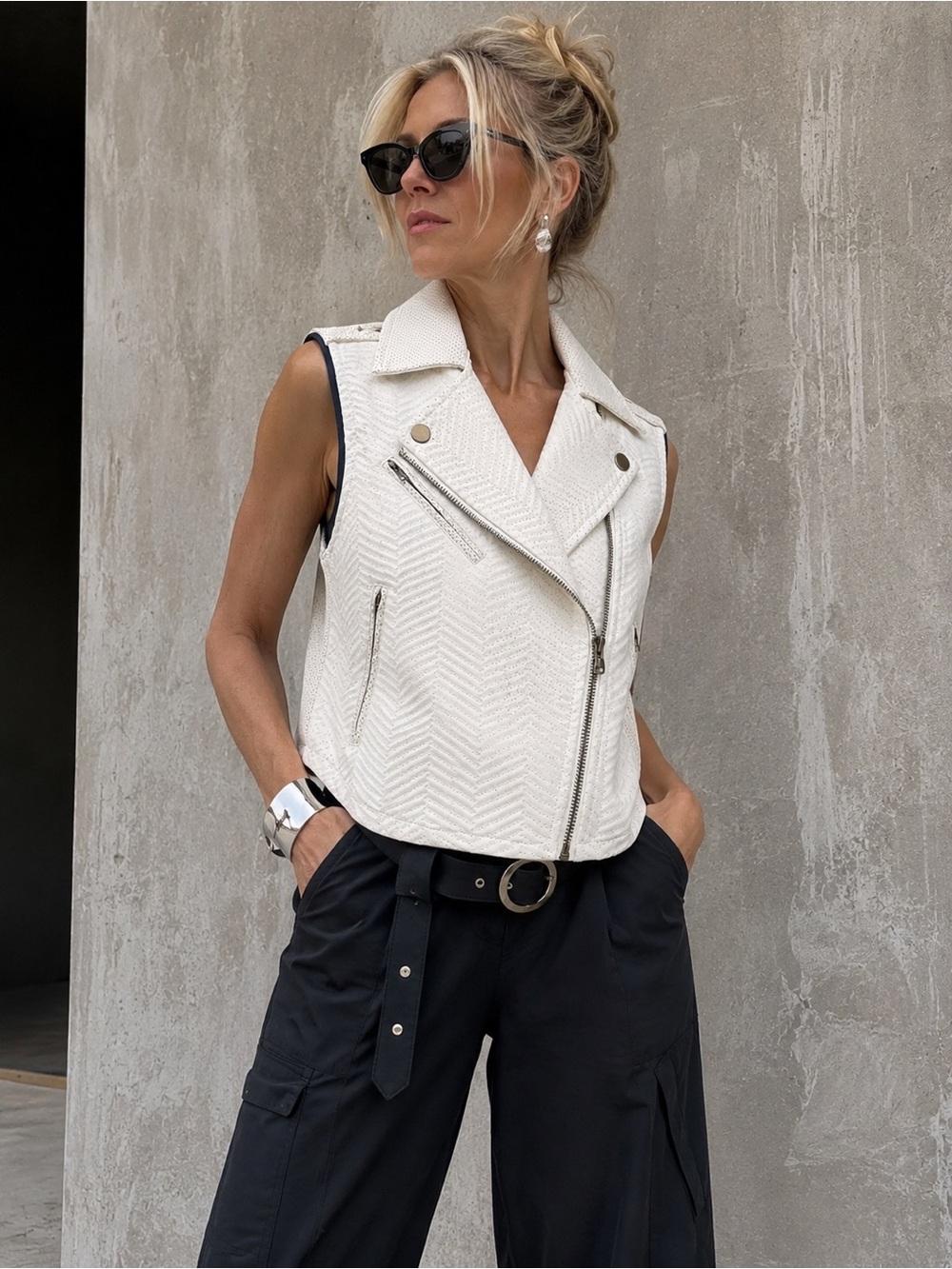 Ark & Co White Moto Vest Textured Zip Front Faux Leather Trim NWT Small
